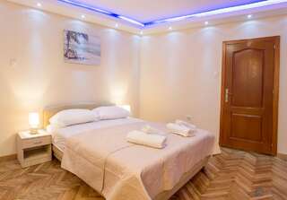 Гостевой дом Apartments Vila Marija Котор Двухместный номер Делюкс с 1 кроватью и боковым видом на море-6